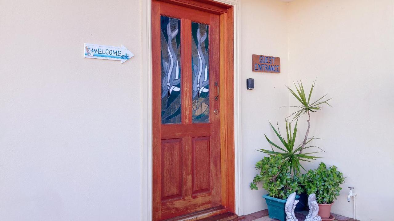 The Royal Dolphin Bed & Breakfast Safety Bay Рокингем Экстерьер фото